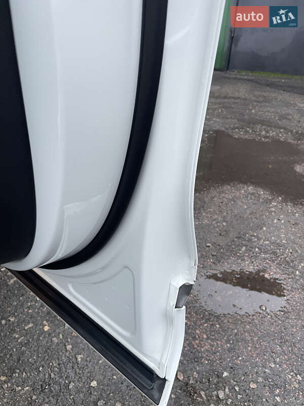 Позашляховик / Кросовер Volkswagen Touareg 2012 в Кам'янському