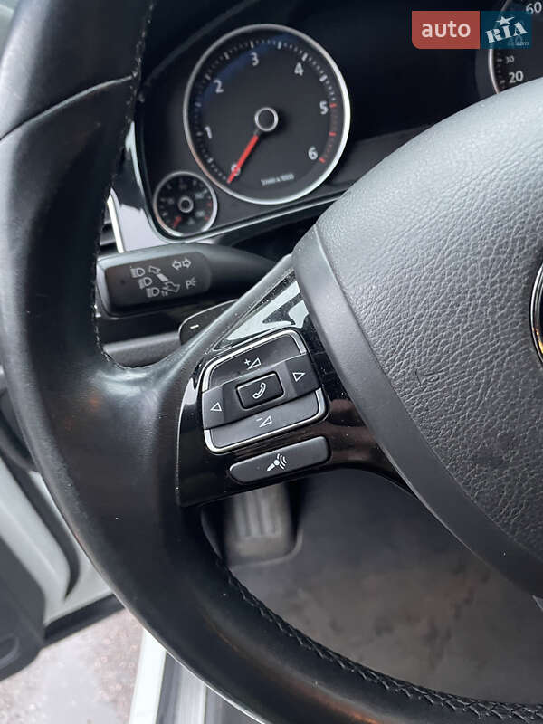 Позашляховик / Кросовер Volkswagen Touareg 2012 в Кам'янському