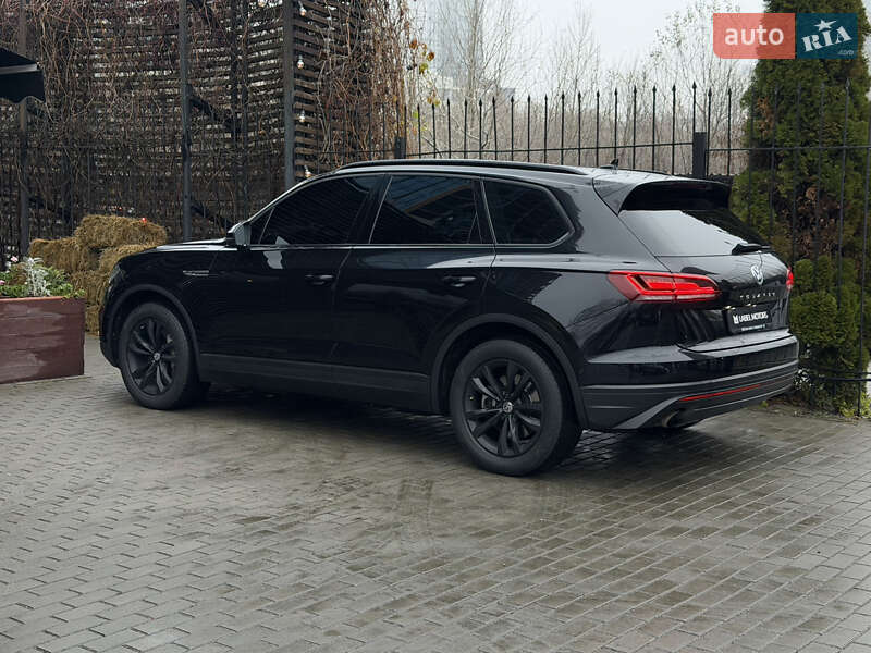 Внедорожник / Кроссовер Volkswagen Touareg 2019 в Киеве
