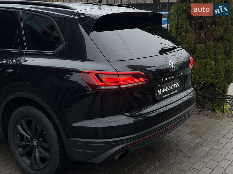 Внедорожник / Кроссовер Volkswagen Touareg 2019 в Киеве