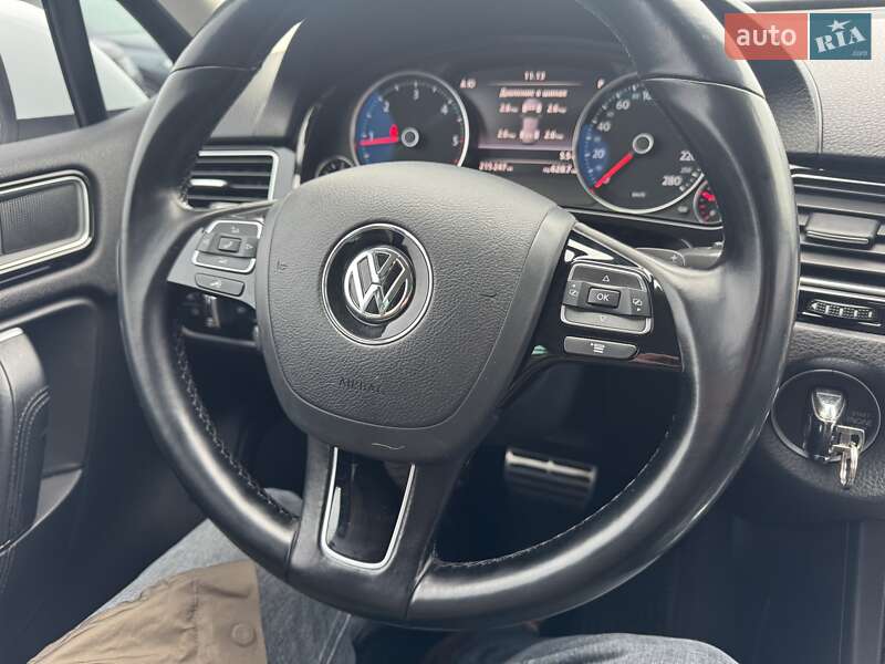 Внедорожник / Кроссовер Volkswagen Touareg 2017 в Тернополе