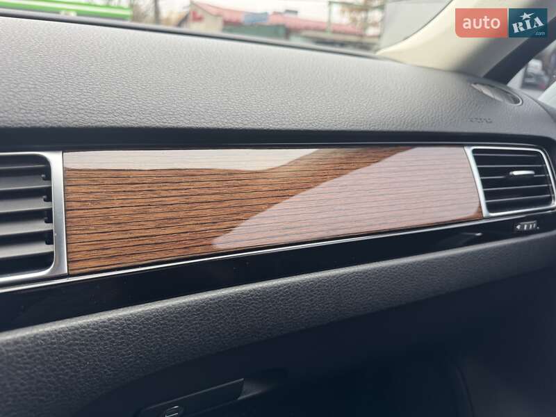 Внедорожник / Кроссовер Volkswagen Touareg 2017 в Тернополе