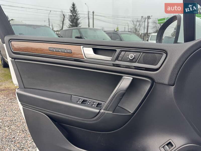 Внедорожник / Кроссовер Volkswagen Touareg 2017 в Тернополе