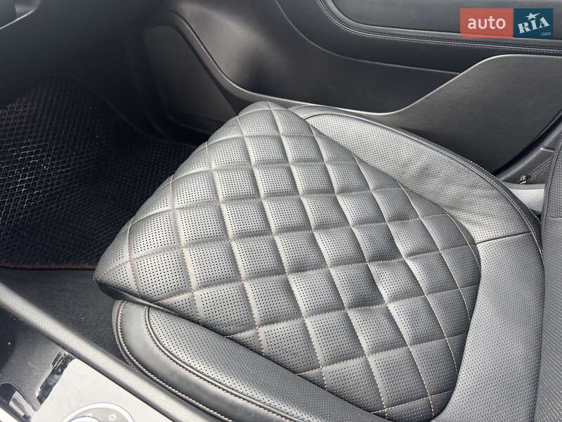 Внедорожник / Кроссовер Volkswagen Touareg 2017 в Тернополе