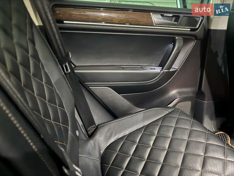 Внедорожник / Кроссовер Volkswagen Touareg 2017 в Тернополе