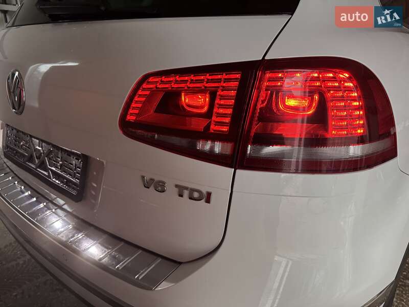 Внедорожник / Кроссовер Volkswagen Touareg 2017 в Тернополе