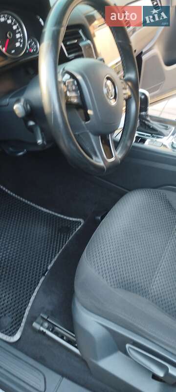 Внедорожник / Кроссовер Volkswagen Touareg 2014 в Кривом Роге