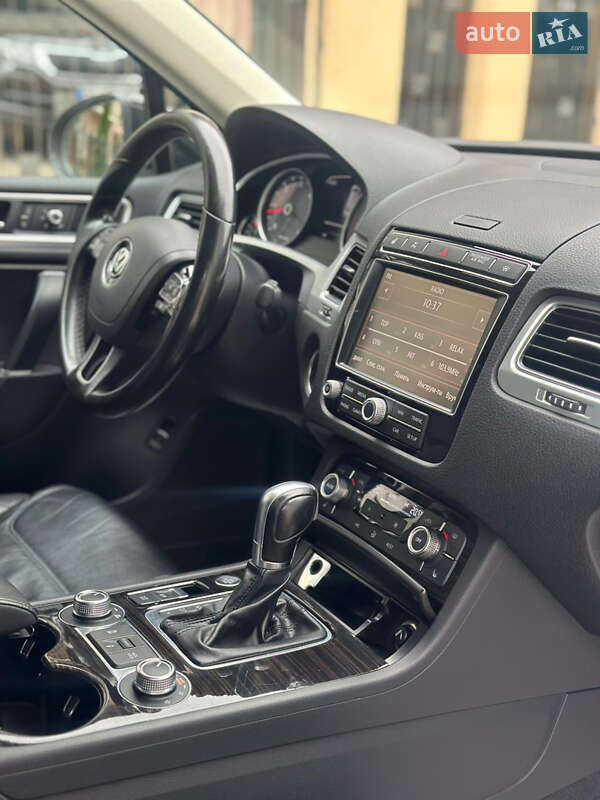 Внедорожник / Кроссовер Volkswagen Touareg 2017 в Львове