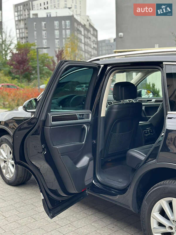 Внедорожник / Кроссовер Volkswagen Touareg 2017 в Львове