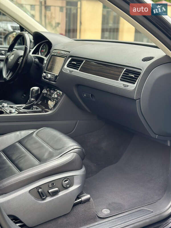 Внедорожник / Кроссовер Volkswagen Touareg 2017 в Львове