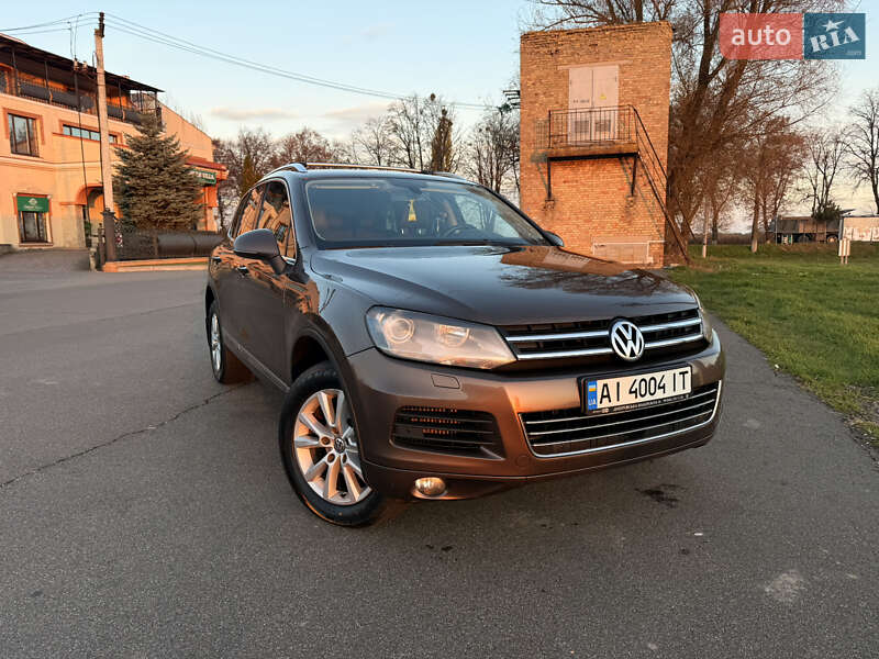 Внедорожник / Кроссовер Volkswagen Touareg 2013 в Киеве