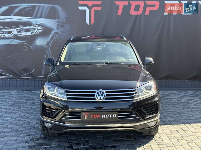 Внедорожник / Кроссовер Volkswagen Touareg 2016 в Львове