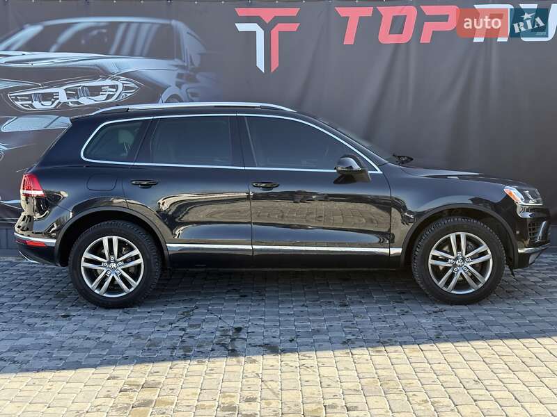Внедорожник / Кроссовер Volkswagen Touareg 2016 в Львове