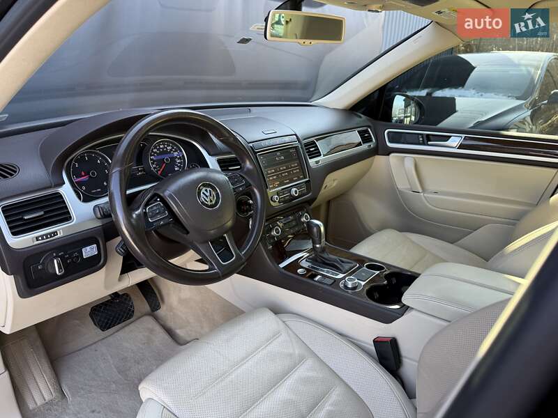 Внедорожник / Кроссовер Volkswagen Touareg 2016 в Львове