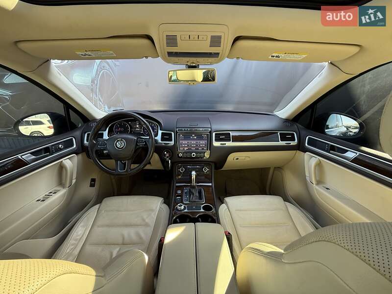 Внедорожник / Кроссовер Volkswagen Touareg 2016 в Львове