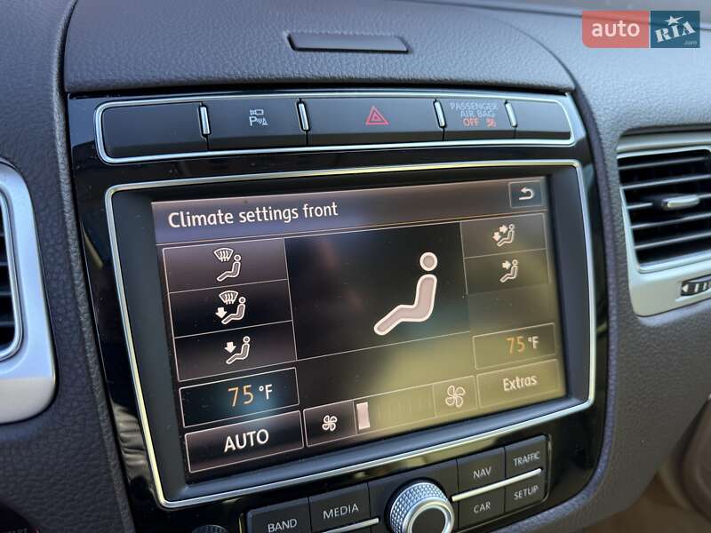 Внедорожник / Кроссовер Volkswagen Touareg 2016 в Львове