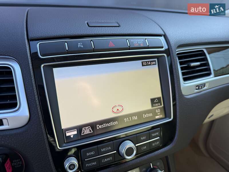 Внедорожник / Кроссовер Volkswagen Touareg 2016 в Львове