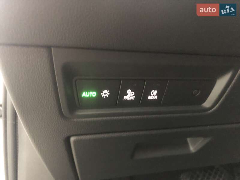 Позашляховик / Кросовер Volkswagen Touareg 2021 в Києві фото 12 Позашляховик / Кросовер Volkswagen Touareg 2021 в Києві