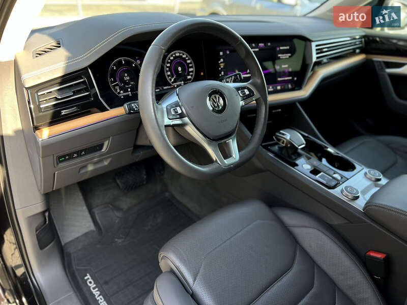 Внедорожник / Кроссовер Volkswagen Touareg 2018 в Одессе