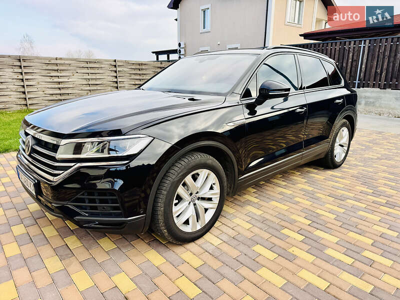 Внедорожник / Кроссовер Volkswagen Touareg 2019 в Киеве