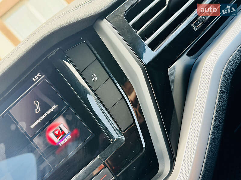 Внедорожник / Кроссовер Volkswagen Touareg 2019 в Киеве