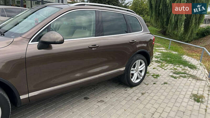 Позашляховик / Кросовер Volkswagen Touareg 2010 в Новоселиці