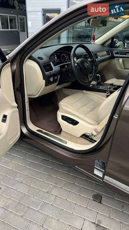 Позашляховик / Кросовер Volkswagen Touareg 2010 в Новоселиці