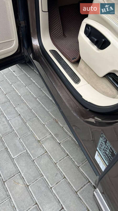 Позашляховик / Кросовер Volkswagen Touareg 2010 в Новоселиці