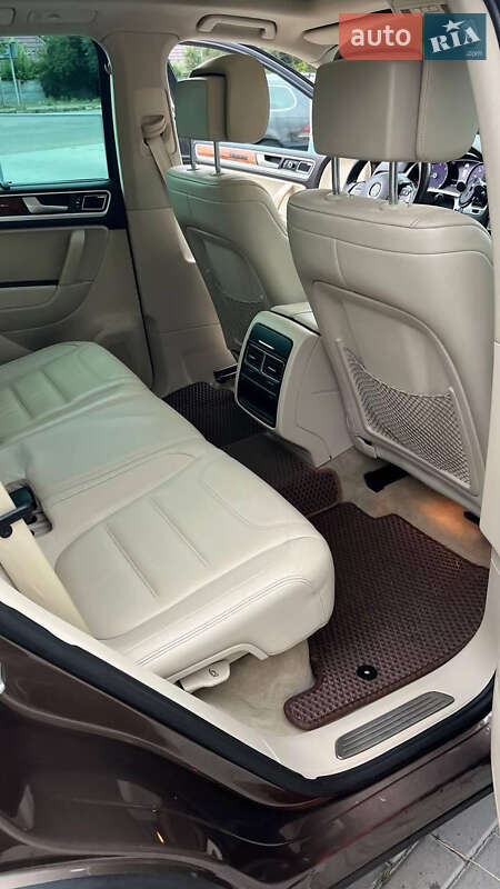 Позашляховик / Кросовер Volkswagen Touareg 2010 в Новоселиці