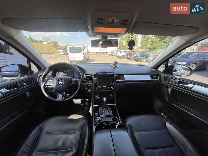 Позашляховик / Кросовер Volkswagen Touareg 2012 в Києві