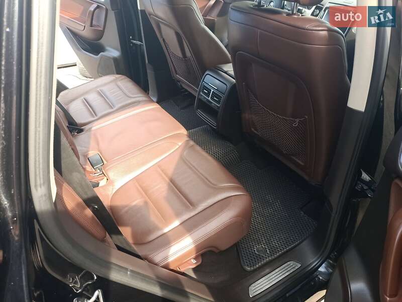 Внедорожник / Кроссовер Volkswagen Touareg 2014 в Черкассах