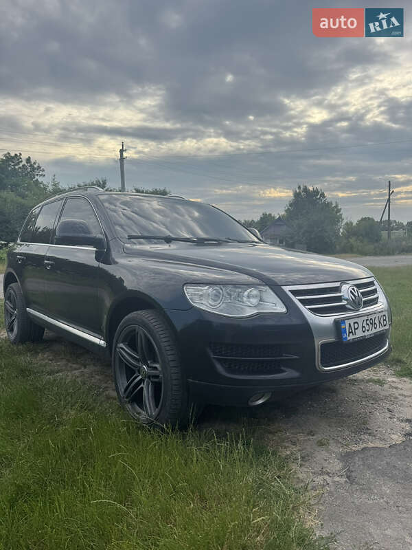 Внедорожник / Кроссовер Volkswagen Touareg 2010 в Шепетовке