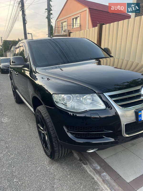 Внедорожник / Кроссовер Volkswagen Touareg 2007 в Ровно