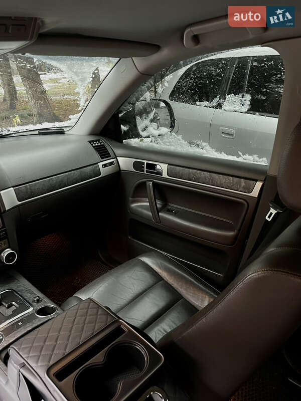 Внедорожник / Кроссовер Volkswagen Touareg 2007 в Ровно