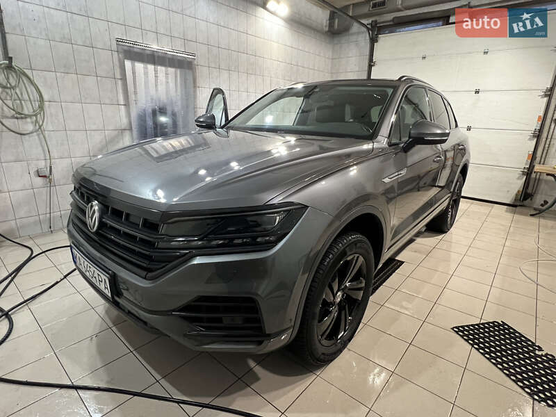 Позашляховик / Кросовер Volkswagen Touareg 2018 в Києві