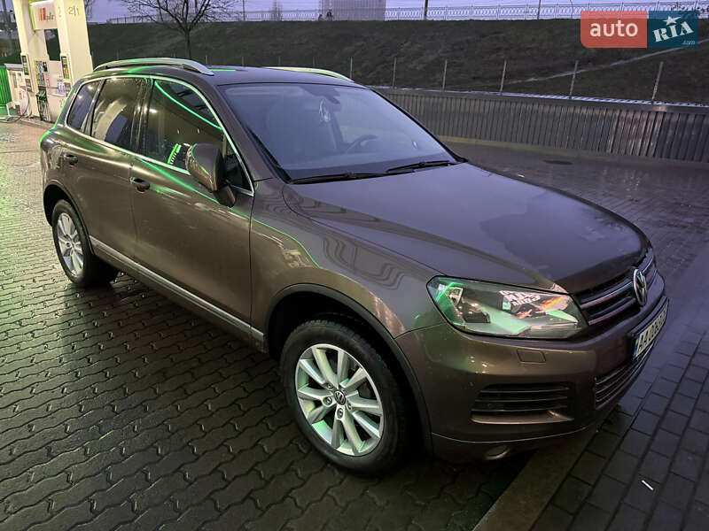 Позашляховик / Кросовер Volkswagen Touareg 2012 в Києві