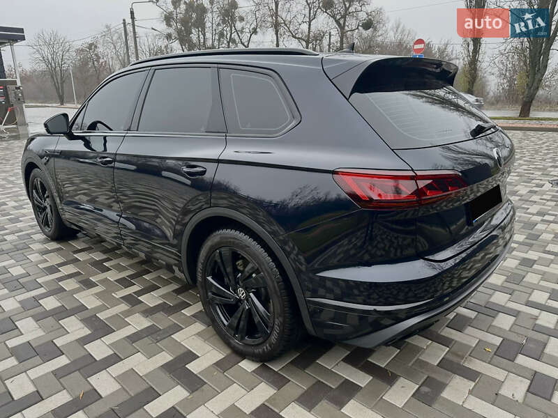 Внедорожник / Кроссовер Volkswagen Touareg 2020 в Киеве