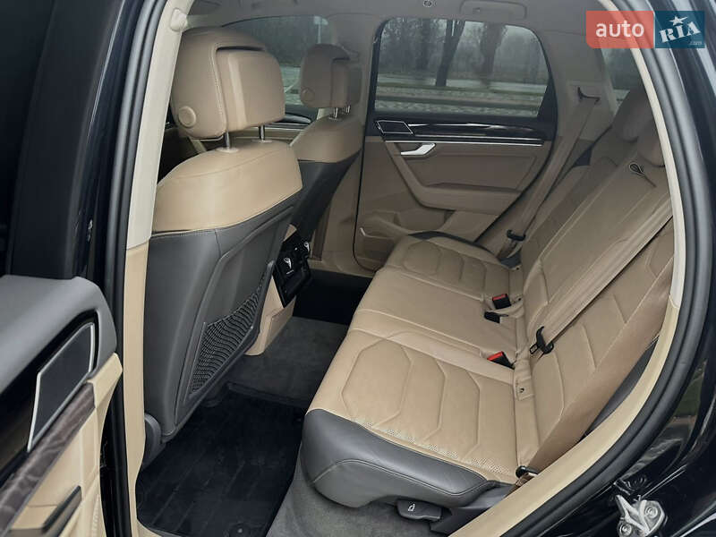 Внедорожник / Кроссовер Volkswagen Touareg 2020 в Киеве