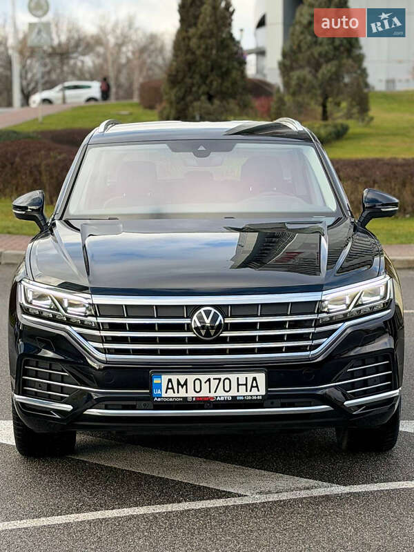 Внедорожник / Кроссовер Volkswagen Touareg 2022 в Киеве