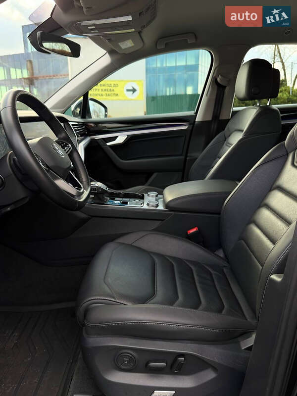 Внедорожник / Кроссовер Volkswagen Touareg 2022 в Киеве