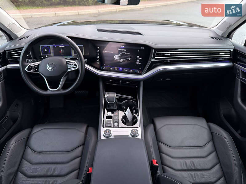 Внедорожник / Кроссовер Volkswagen Touareg 2022 в Киеве