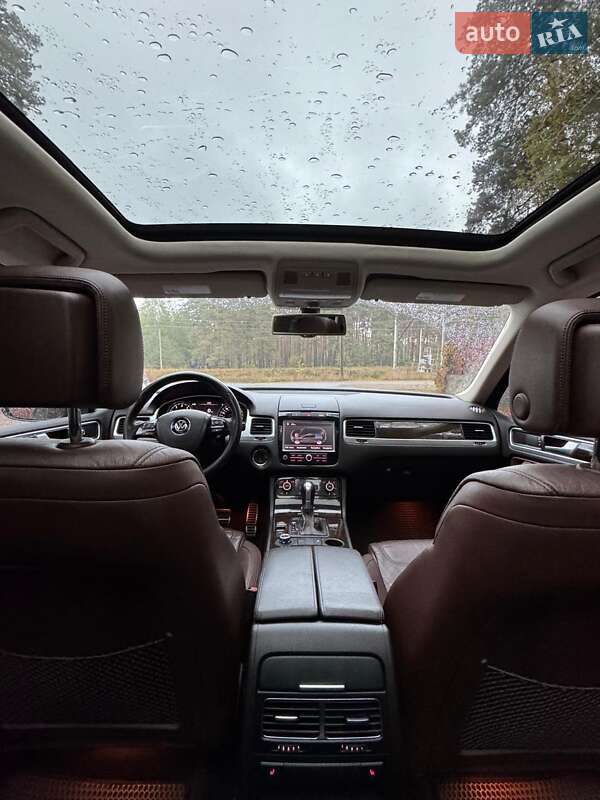 Позашляховик / Кросовер Volkswagen Touareg 2013 в Полтаві