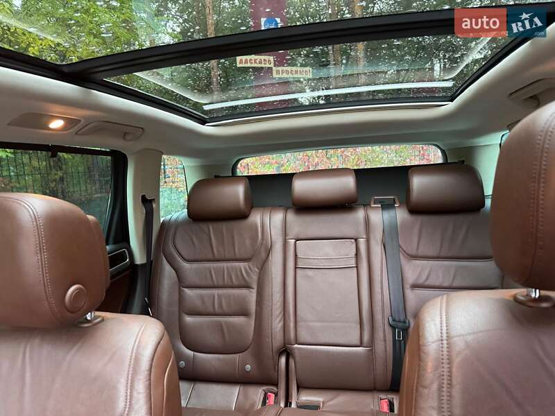 Позашляховик / Кросовер Volkswagen Touareg 2013 в Полтаві