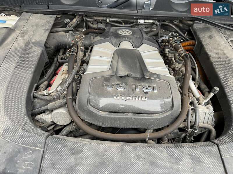 Позашляховик / Кросовер Volkswagen Touareg 2013 в Полтаві