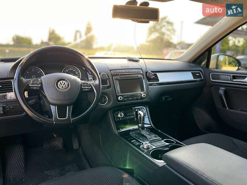 Внедорожник / Кроссовер Volkswagen Touareg 2014 в Богуславе