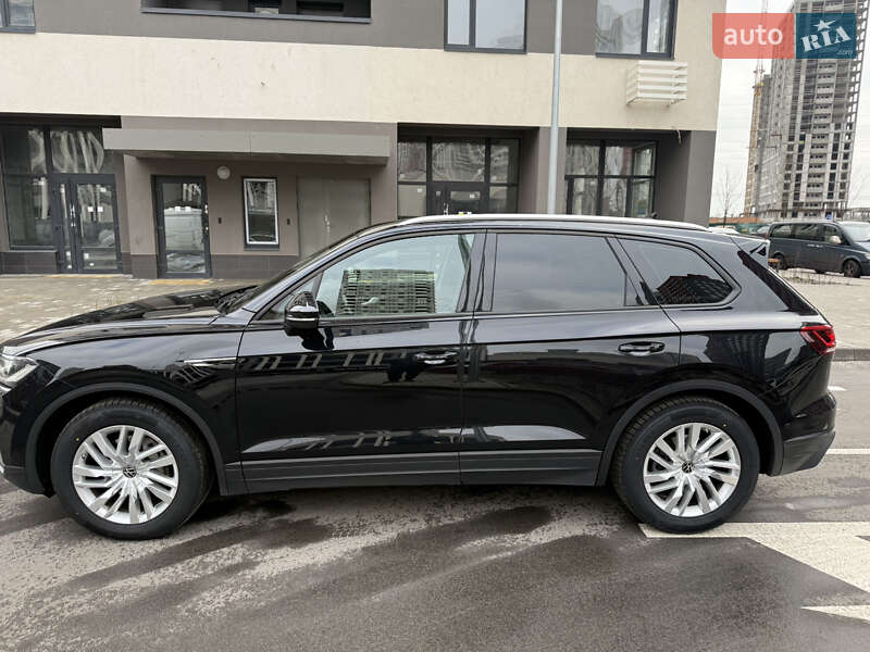 Внедорожник / Кроссовер Volkswagen Touareg 2021 в Киеве