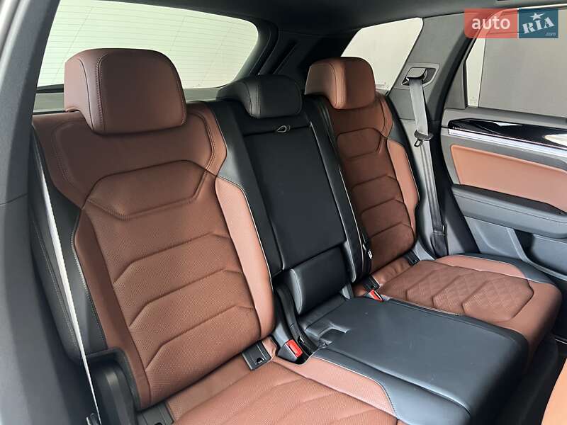 Позашляховик / Кросовер Volkswagen Touareg 2024 в Києві