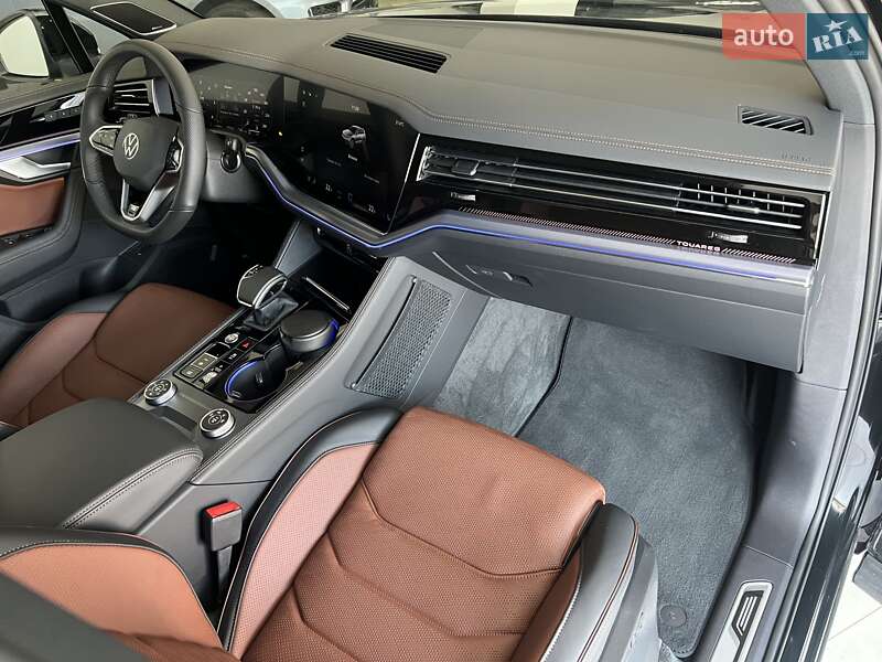 Позашляховик / Кросовер Volkswagen Touareg 2024 в Києві