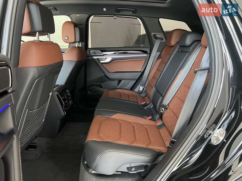 Позашляховик / Кросовер Volkswagen Touareg 2024 в Києві