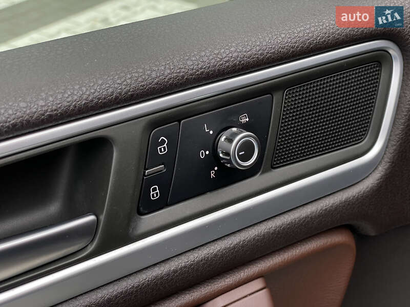 Внедорожник / Кроссовер Volkswagen Touareg 2012 в Одессе фото 26 Внедорожник / Кроссовер Volkswagen Touareg 2012 в Одессе